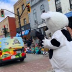 Lulu waving to onlookers watching the parade. 